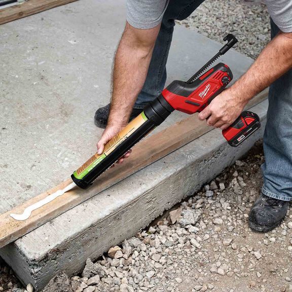 M18&trade; Cordless 10 oz. Caulk and Adhesive Gun image number 3