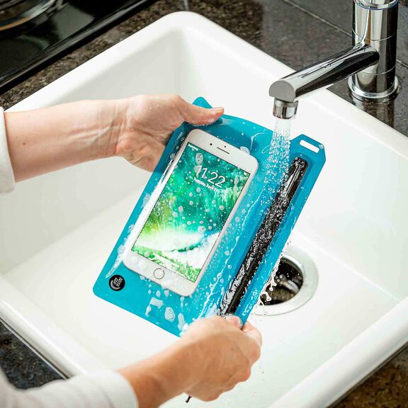 RunOff&reg; Waterproof Small Travel Pouch image number 7