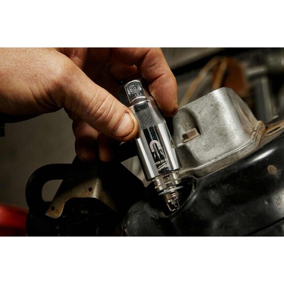 3/8" Drive 5/8" Magnetic Spark Plug Socket image number 3