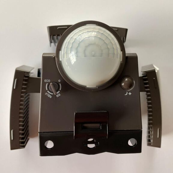 IQ America Battery Operated LED Indoor/Outdoor Motion Security Flood Light , 1200 Lumens image number 3
