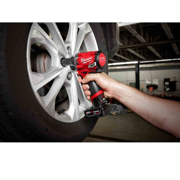 M12 FUEL&trade; Stubby 1/2 in. Impact Wrench image number 2