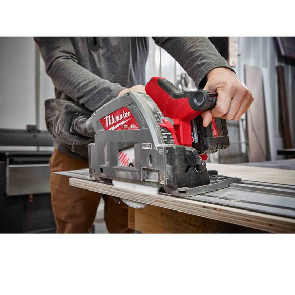 M18 FUEL&trade; 6 1/2" Plunge Track Saw Kit image number 2