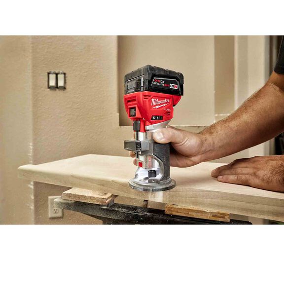 M18 FUEL&trade; Compact Router image number 2