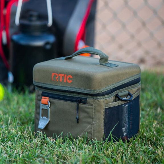 RTIC OUTDOORS RTIC 15 Can Everyday Cooler, Olive