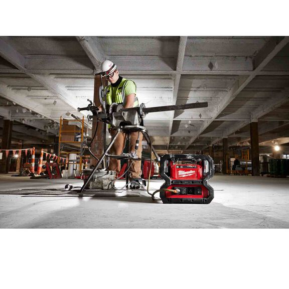 M18&trade; CARRY-ON&trade; 3600W/1800W Power Supply image number 2