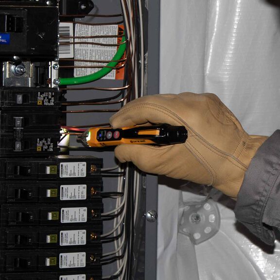 Dual Range Non-Contact Voltage Tester with Flashlight, 12 - 1000V AC image number 4