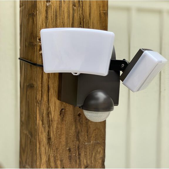 IQ America Battery Operated LED Indoor/Outdoor Motion Security Flood Light, 800 Lumens image number 2