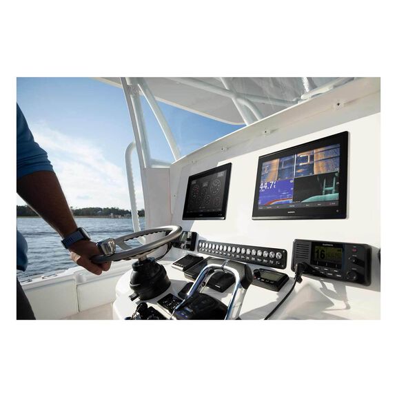 GPSMAP&reg; 943xsv Multifunction Display with BlueChart g3 Coastal and LakeV&uuml; Charts image number 4