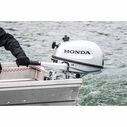Honda BF5 HP Portable 4-Stroke Outboards image number 4