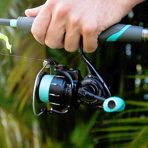 Carbon Elite Guide 3000 Size Spinning Reel image number 2