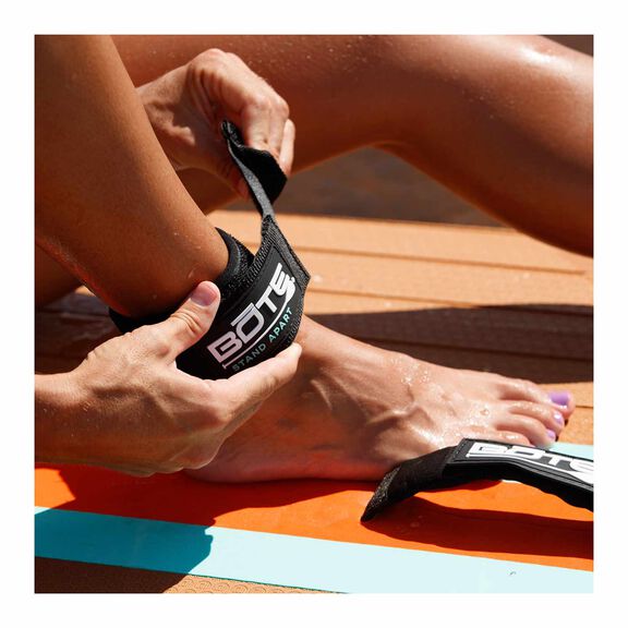Coiled Paddleboard Leash image number 1