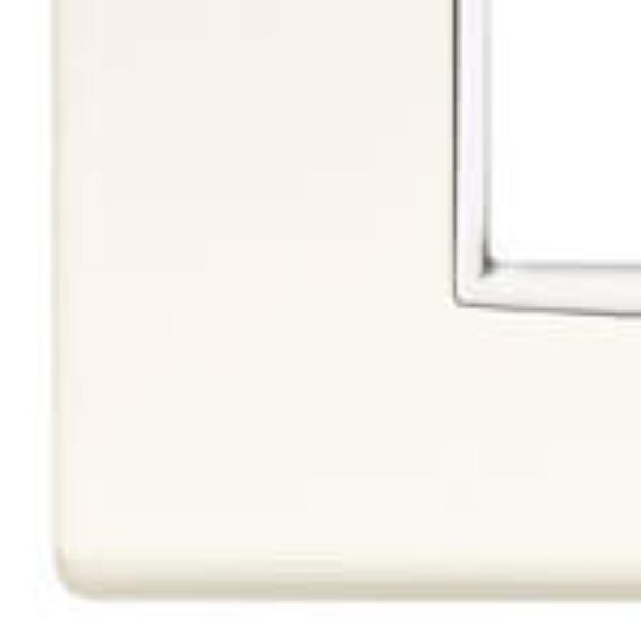 Vimar Eikon 4-Module Classic Cover Plate, Bright Varnished Metal, White Frame, Arctic White image number 0