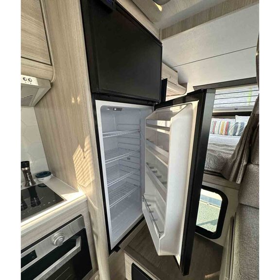 Cruise 226 Refrigerator/Freezer, AC/DC, Black image number 7