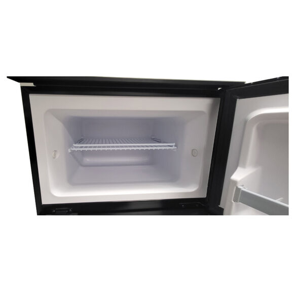 Cruise 226 Refrigerator/Freezer, AC/DC, Black image number 4