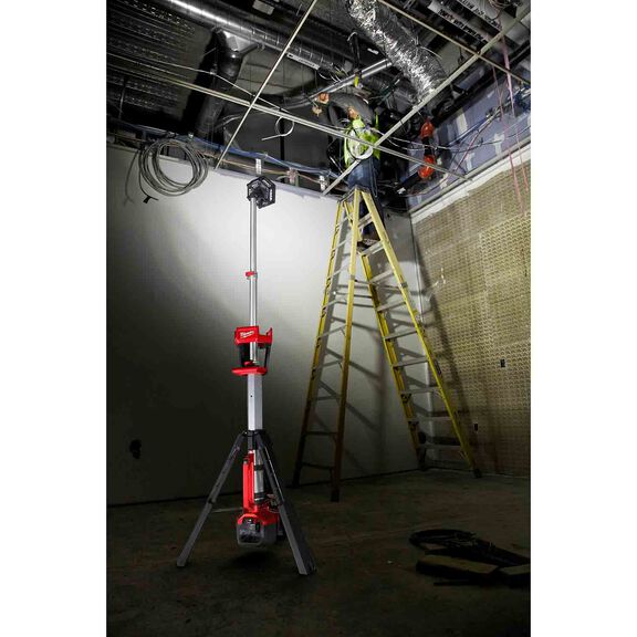 M18&trade; ROCKET&trade; Dual Power Tower Light image number 2