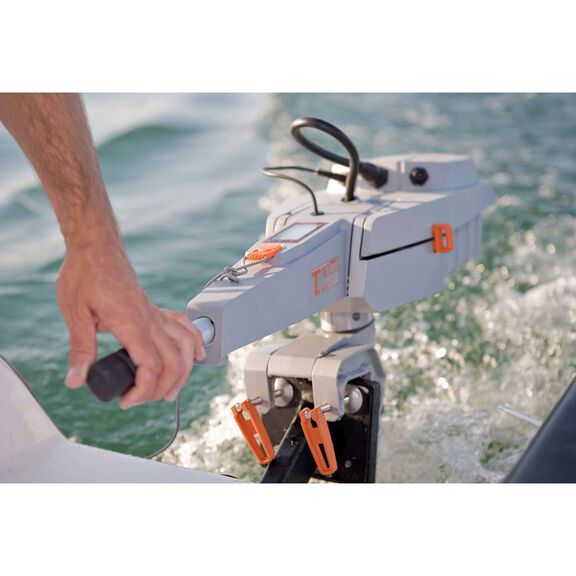 Travel 1103 CS Electric Outboard Motor, Short Shaft image number 4