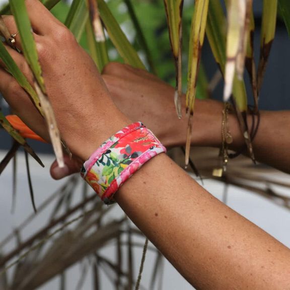 Mosquito Repellent Wristband Bonus (Flowery and Fuchsia) image number 3