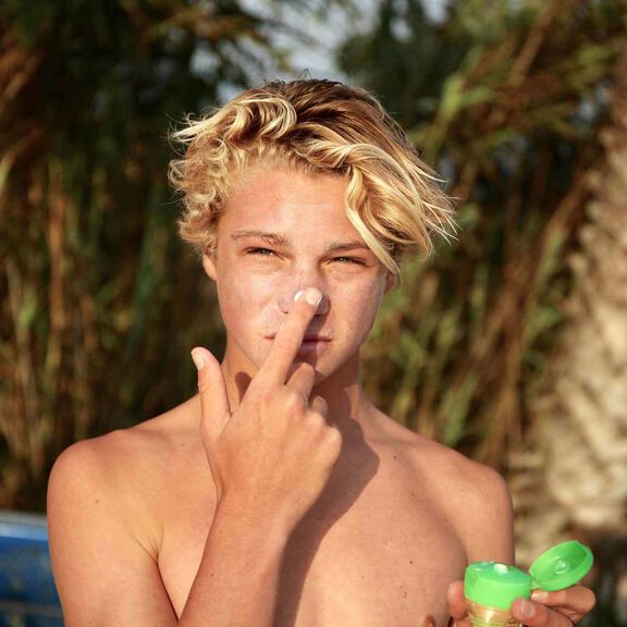 SPF 30 Face and Body Sunscreen Tube image number 2