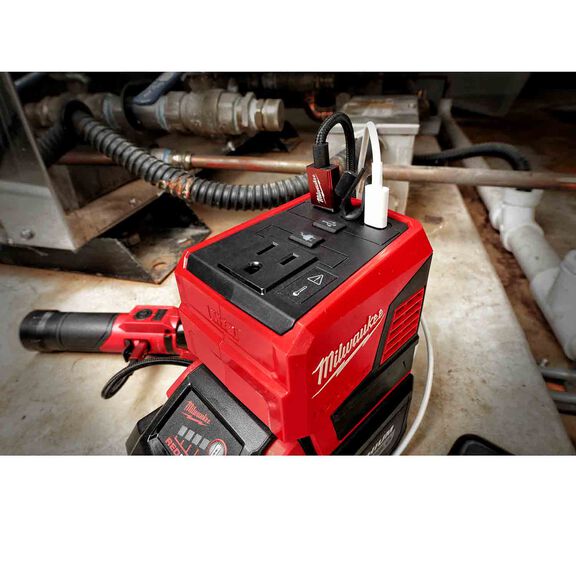 MILWAUKEE M18™ TOP-OFF™ 175W Power Supply