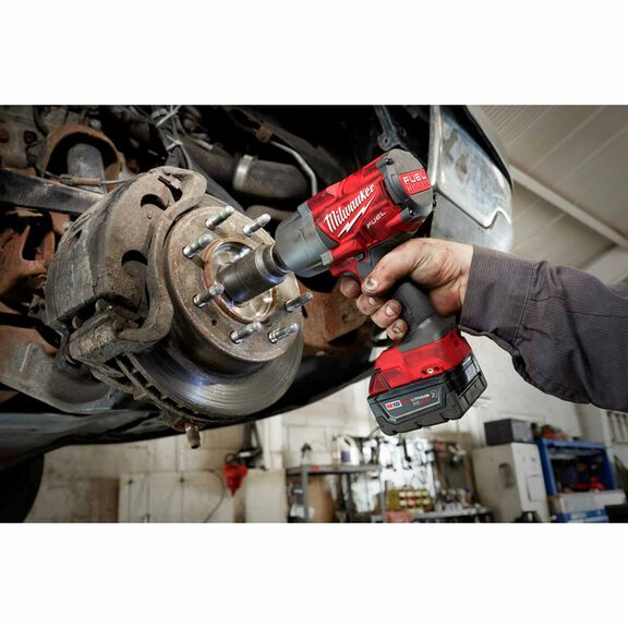 M18 FUEL&trade; High Torque 1/2&rdquo; Impact Wrench with Friction Ring Kit image number 8