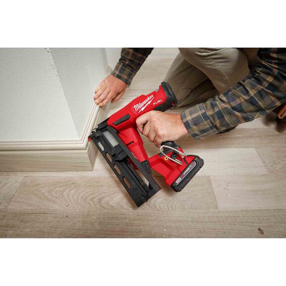 M18 FUEL&trade; 16 Gauge Angled Finish Nailer image number 2