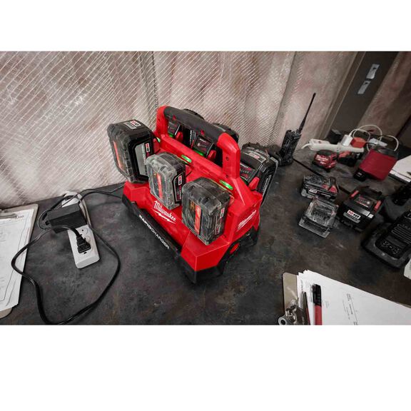 M18&trade; PACKOUT&trade; Six Bay Rapid Charger image number 2
