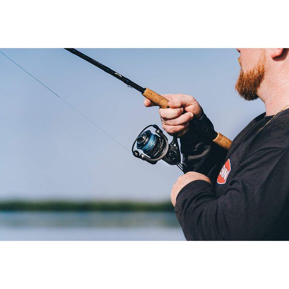 Clash&trade; II 3000 Spinning Reel image number 1