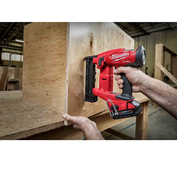 M18 FUEL&trade; 18 Gauge 1/4 in. Narrow Crown Stapler image number 2