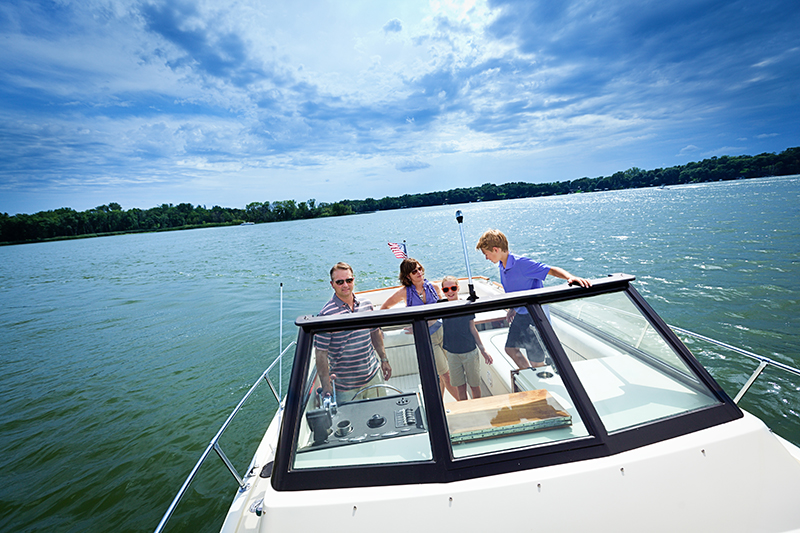 Family cruising on small powerboat