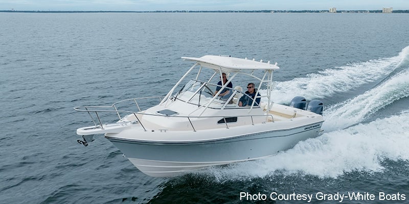 Center console boat