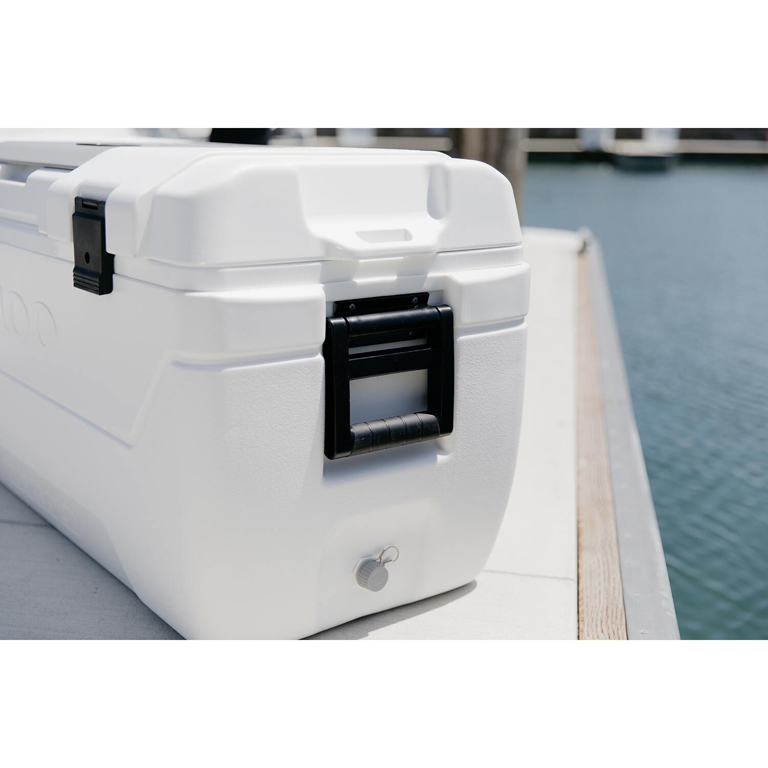 Igloo 165-quart Maxcold Chest Cooler with Butterfly Quick Access Hatch